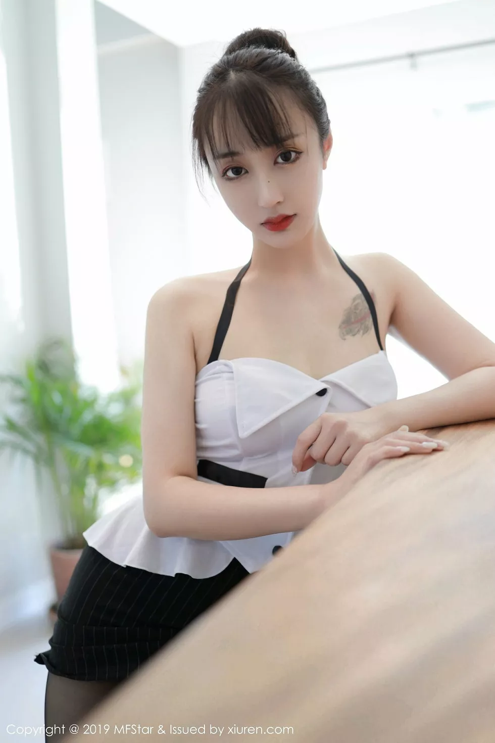 [MFStar模範學院]Vol.238_嫩模Betty林子欣泰國清邁旅拍私房黑絲美腿完美誘惑寫真51P_極品性感美女