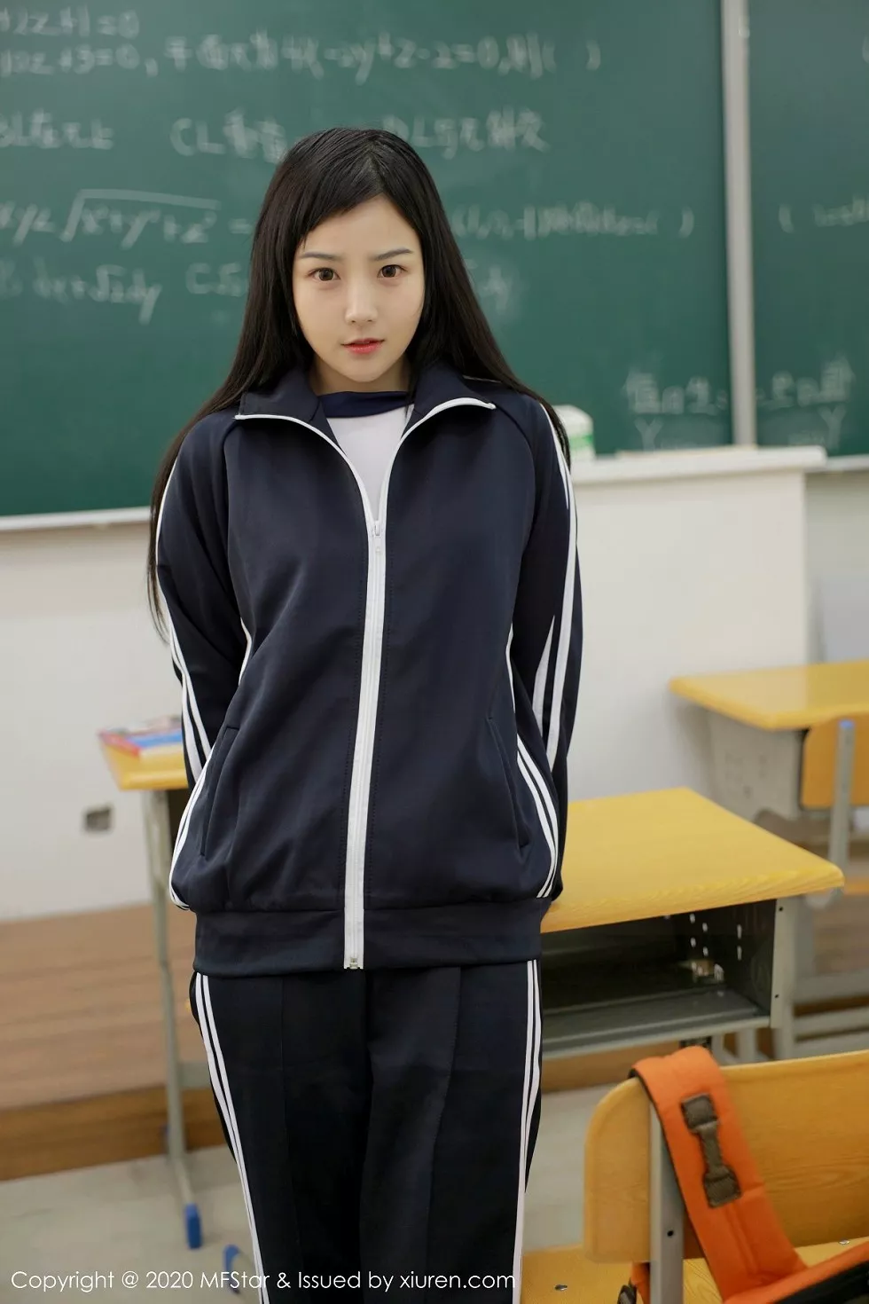 [MFStar模范学院]Vol.273_嫩模徐微微mia教室真实学生主题性感制服秀童颜巨乳写真64P_极品性感美女