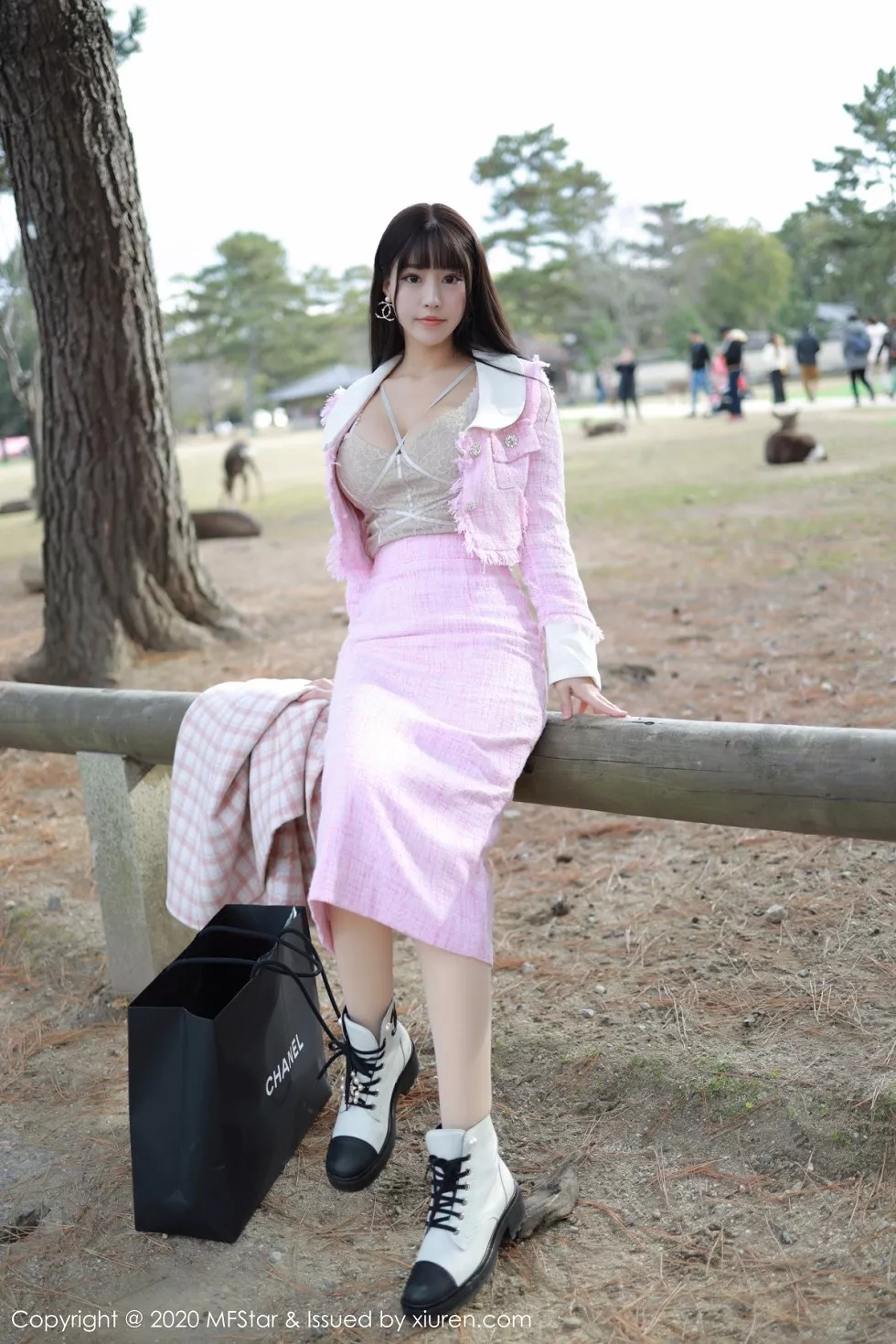 [MFStar模范学院]Vol.278_女神朱可儿Flower北海道旅拍粉色服饰半脱露豪乳诱惑写真80P_极品性感美女