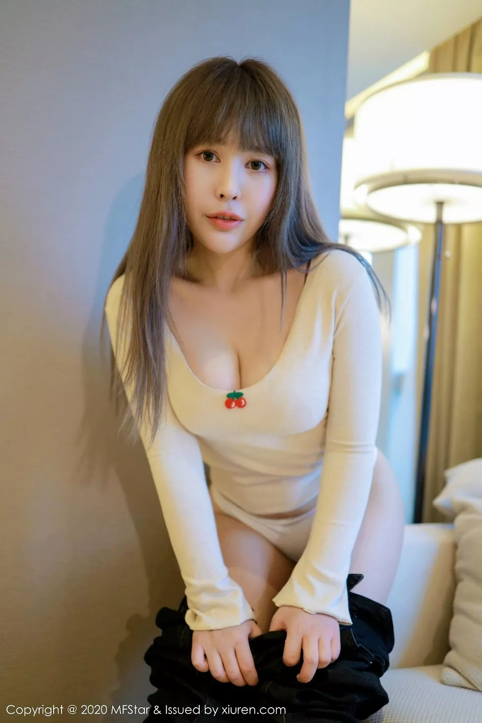 [MFStar模范学院]Vol.284_嫩模艾莉Evelyn私房性感白色内衣秀雪白酥胸诱惑写真63P_极品性感美女