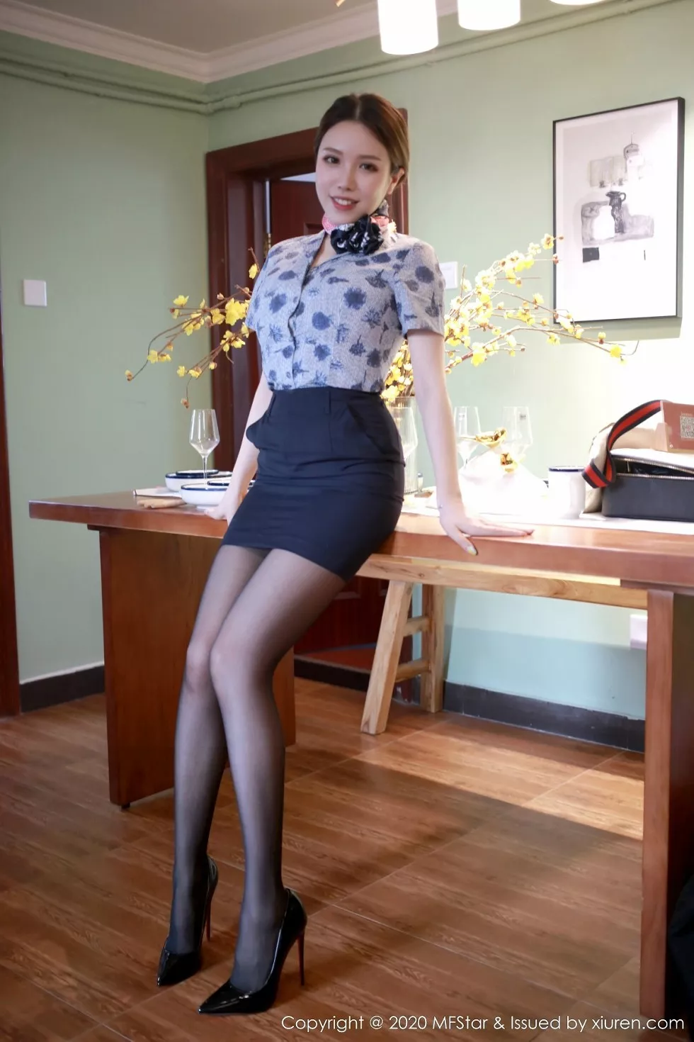 [MFStar模范学院]Vol.286_女神黄乐然私房角色制服半脱无内露豪乳遮点诱惑写真53P_极品性感美女