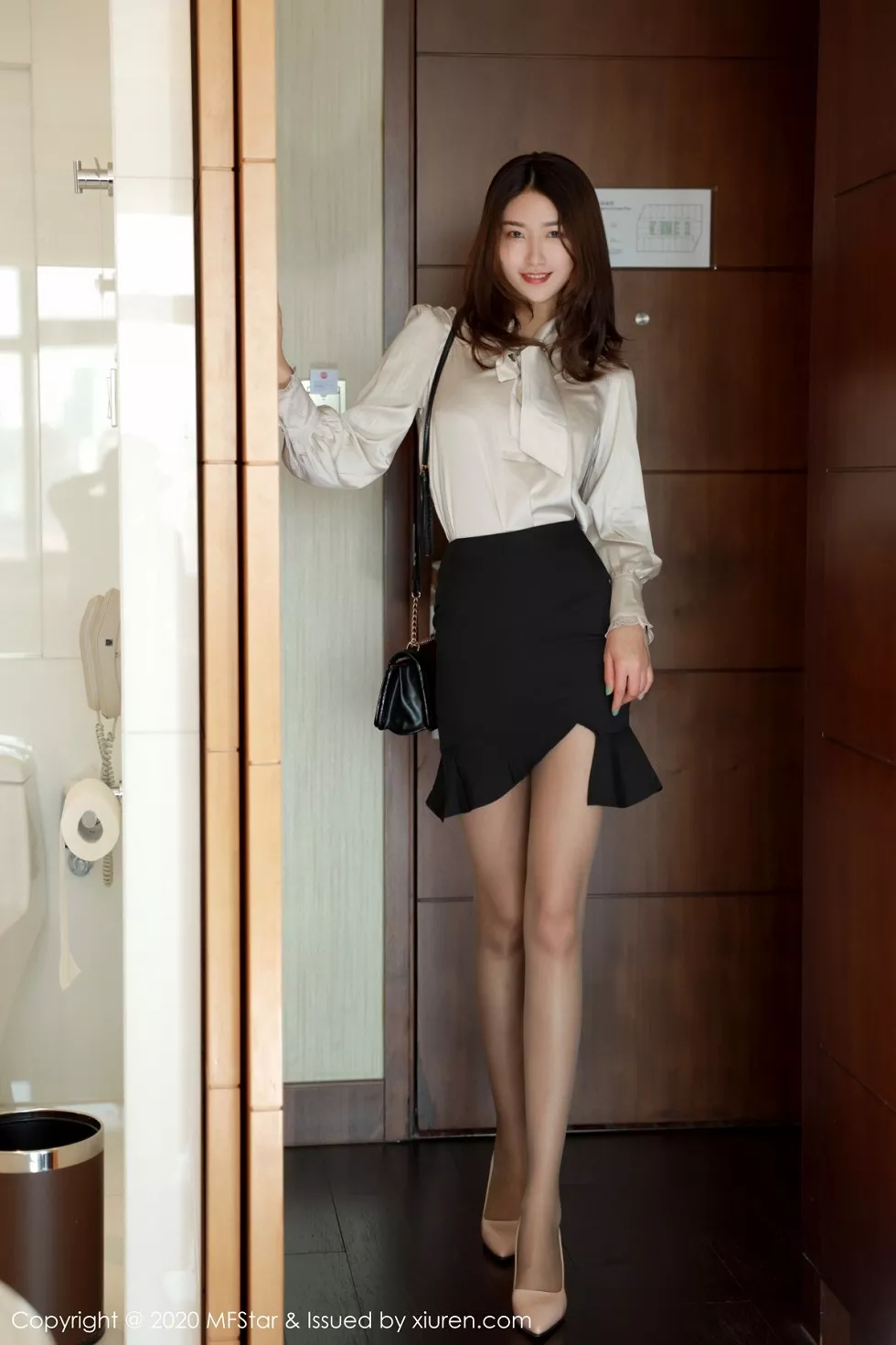 [MFStar模範學院]Vol.328_嫩模方子萱典雅服飾半脫露性感内衣秀完美身材誘惑寫真57P_極品性感美女