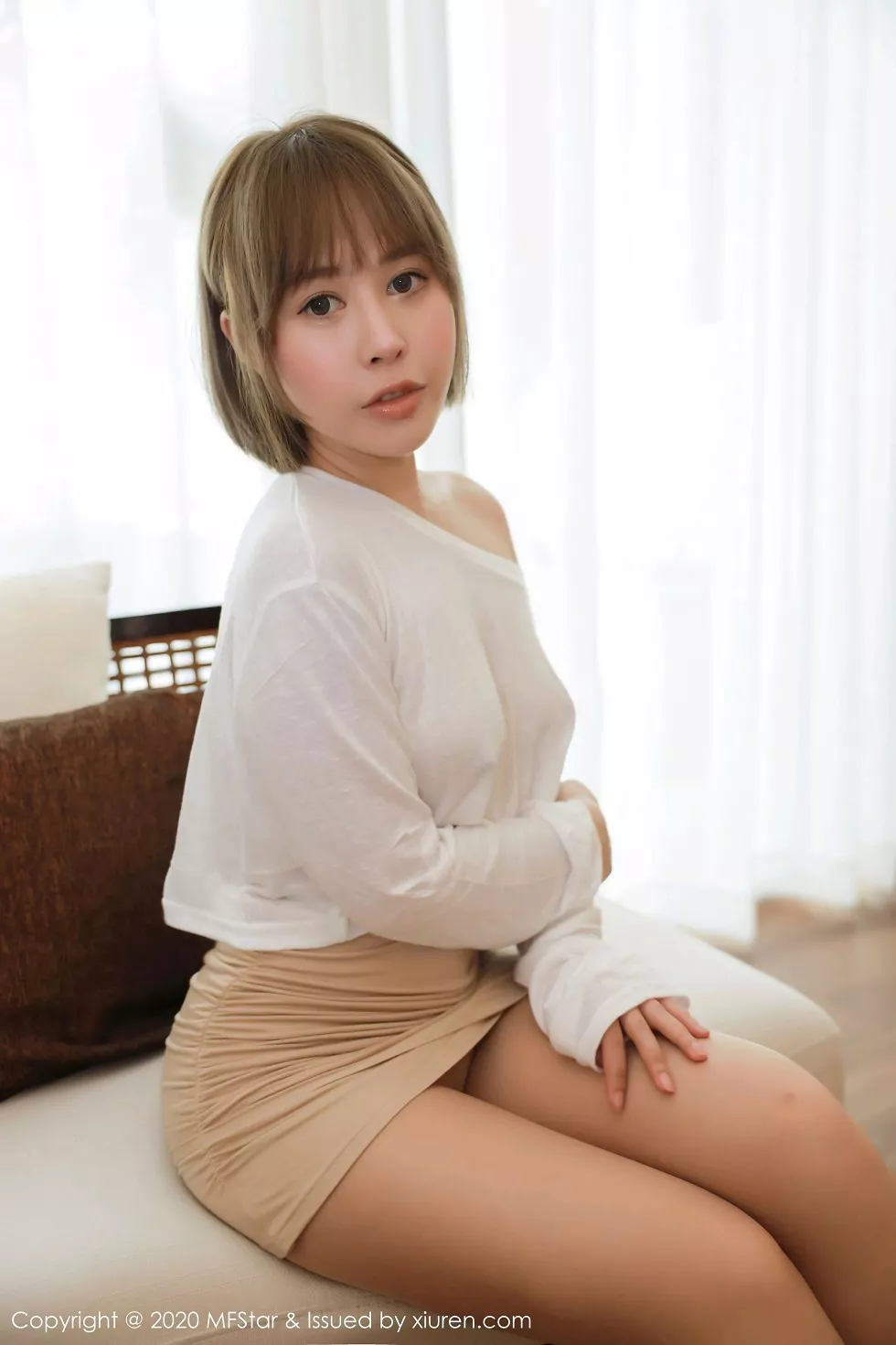[MFStar模范学院]Vol.329_嫩模夏天Sienna三亚旅拍私房真空白T激凸撩人诱惑写真47P_极品性感美女