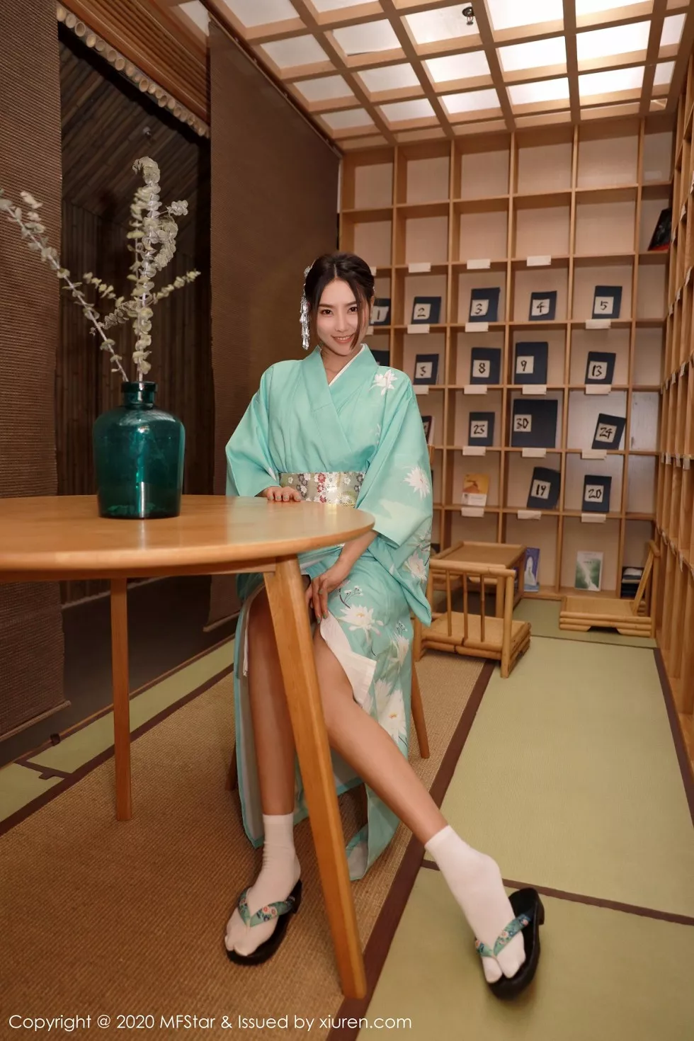 [MFStar模范学院]Vol.332_嫩模方子萱私房床上日系和服半脱秀完美身材诱惑写真71P_极品性感美女