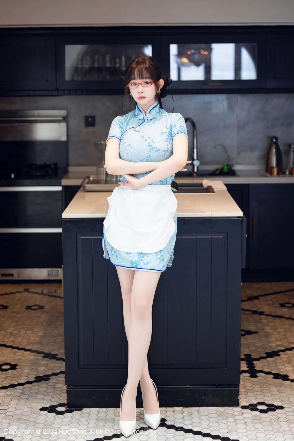 [HuaYang花漾]Vol.593_女神王雨纯性感淡绿露肩连衣长裙配白丝袜秀曼妙身姿诱惑写真93P_极品性感美女