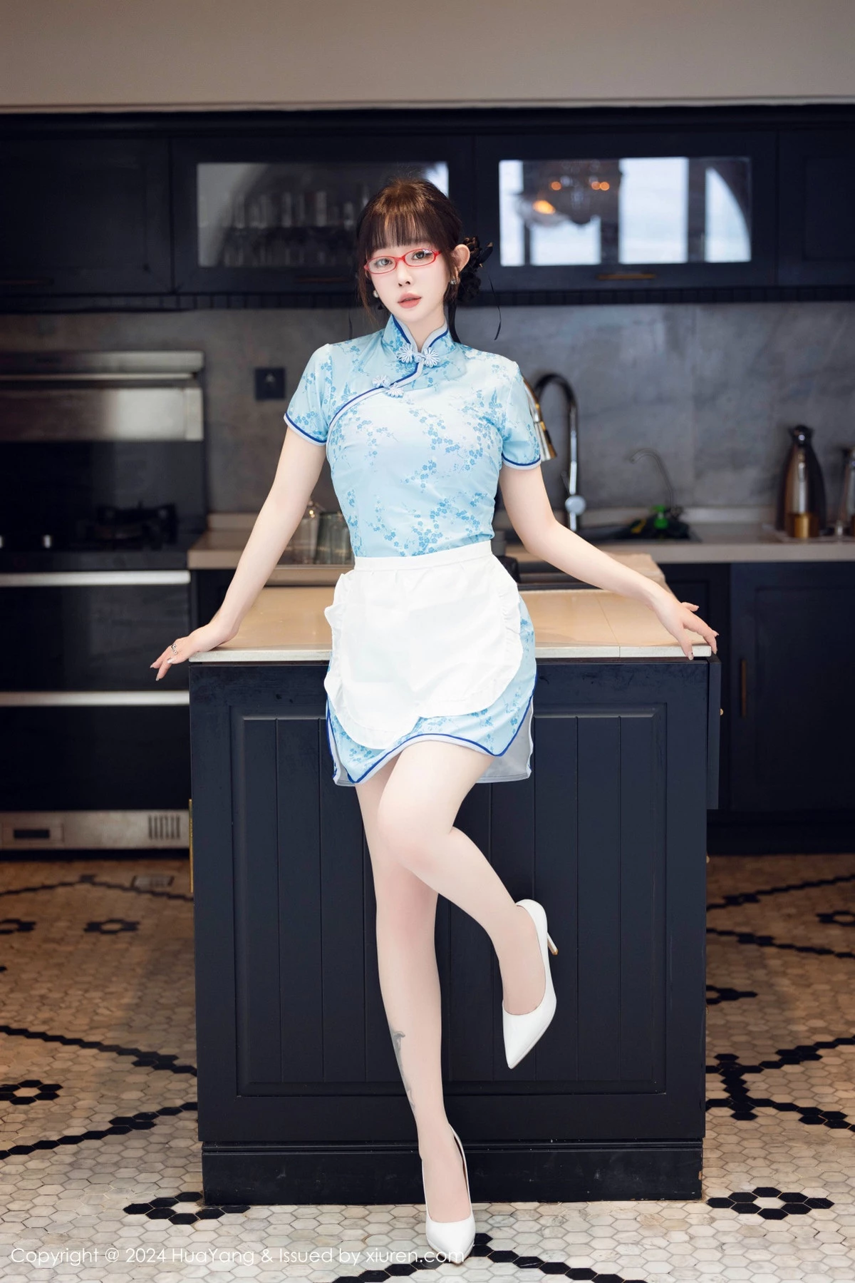 [HuaYang花漾]Vol.593_女神王雨纯性感淡绿露肩连衣长裙配白丝袜秀曼妙身姿诱惑写真93P_极品性感美女