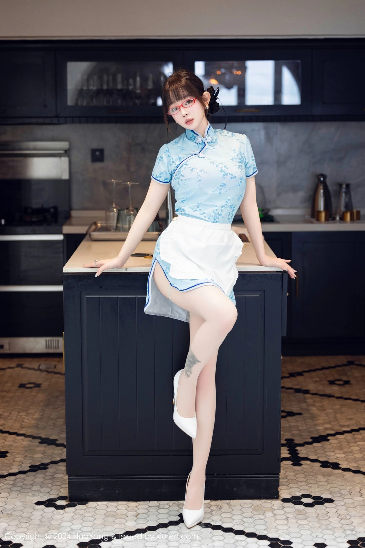 [HuaYang花漾]Vol.593_女神王雨纯性感淡绿露肩连衣长裙配白丝袜秀曼妙身姿诱惑写真93P_极品性感美女