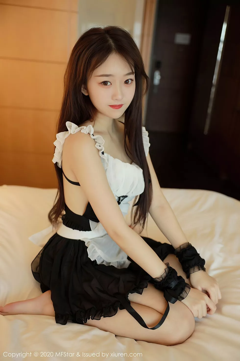 [MFStar模范学院]Vol.387_新人嫩模小奶瓶呜鸣私房真空女仆装半撩露翘臀诱惑写真66P_极品性感美女