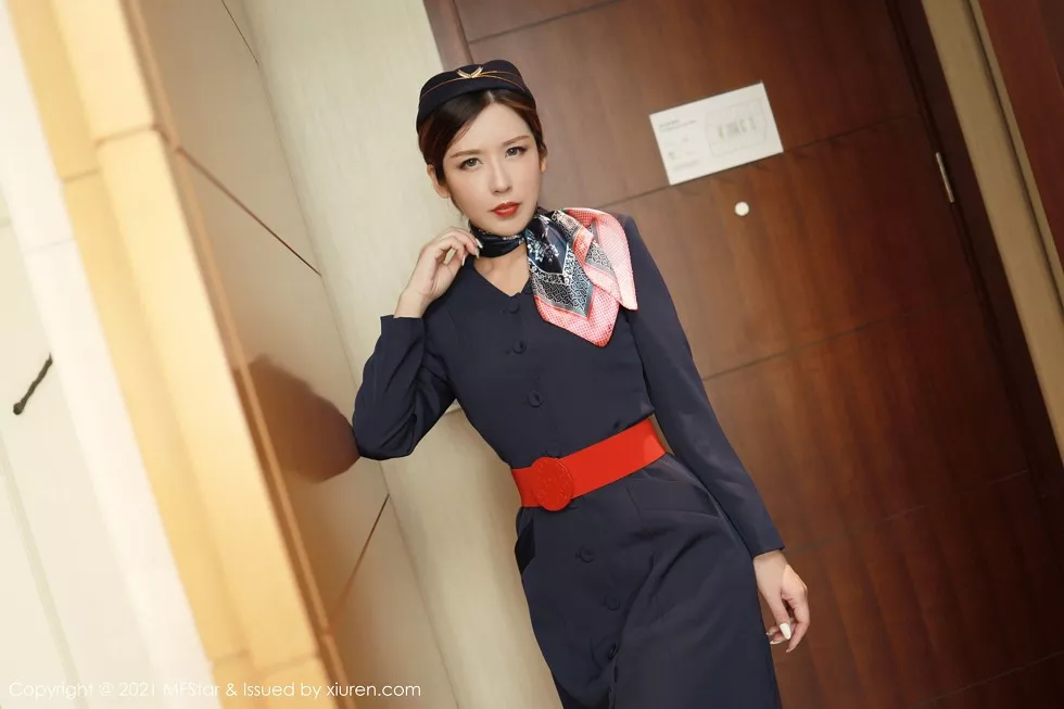 [MFStar模范学院]Vol.437_嫩模Isabelle贵贵空乘职业制服主题露开档黑丝裤袜诱惑写真36P_极品性感美女